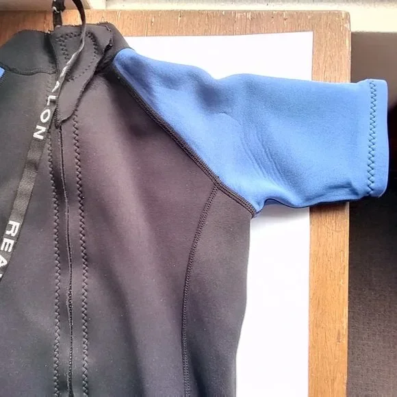 Realon kids size 14 short sleeve wetsuit - Picture 5 of 7
